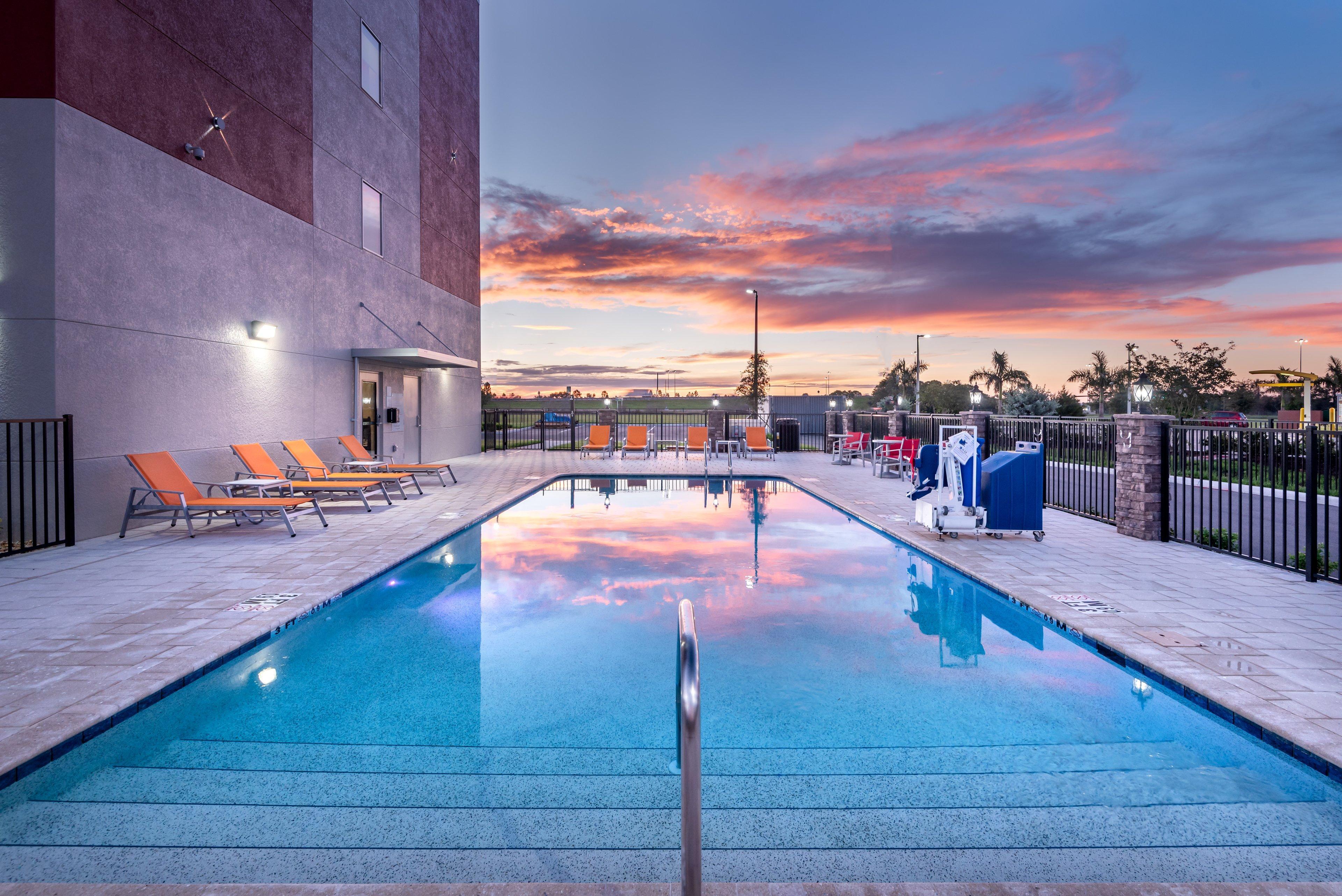 Holiday Inn Express & Suites - Punta Gorda By Ihg Екстер'єр фото